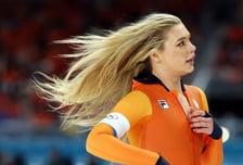 '금메달 브라 노출' 미녀 선수, 경기복 경매 내놓자 '후끈'…"478만원 돌파"