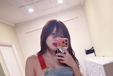 "살쪘네, 임신인가"…현아 임신설에 노브라 멜빵바지로 응수