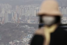 [오늘 날씨] '낮 최고 13도' 일교차 주의…황사 영향 탁한 공기