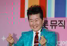 태진아, '전한길 음악회' 참여설 일축 "거짓말로 속여…법적 대응"