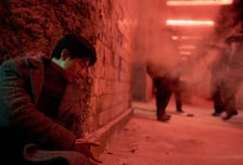 장기 임무 수행에 들어간 '휴민트', 긴장감 MAX 순간 스틸 공개