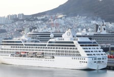 밤에도 열린 부산항…국내 첫 24시간 터미널 운영