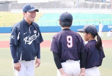 [포토] 빵 터진 류지현 감독 '꽃 언제 줘요?'