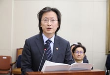 '밀가루 담합' 제분업계 5% 가격 인하에...주병기 "10% 이상 하락해야"