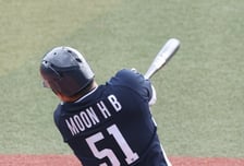 [포토] 문현빈, 7회초 역전 2타점 적시타