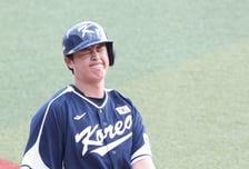 [포토] 노시환 헛스윙 '과욕은 금물'