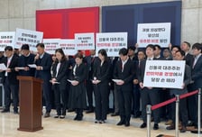 한미 임원들 "성추행 가해자 비호한 신동국 회장, 사과하라"