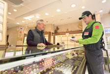 금값 100만원 시대, '금은방 털이' 늘자 'AI 보안' 도입 확산