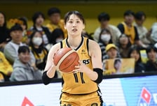 미리 보는 챔피언 결정전, 승자는 KB! 강이슬 24점+박지수 더블더블 맹활약→하나은행 꺾고 1.5G차 선두 유지