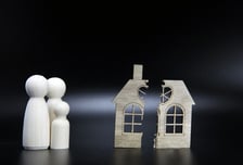 "변태적 성관계 요구" 이혼 소송 건 아내…남편 "치 떨려" 분통, 왜?