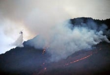 밀양 산불 이틀째, 헬기 31대 투입해 주불 진압 박차…진화율 70%