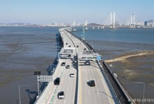 교량서 떨어지는 오수에 인근 사업장 피해…권익위 '적극행정' 나서