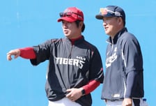 [포토] 김주찬-이진영 '코치로 이렇게 만나네'