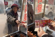 가짜 돈 내민 할머니에 "음식 드세요"...노점상 '7년 선행' 훈훈[오따뉴]