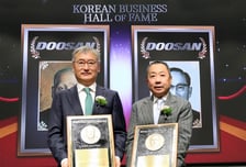 두산 박승직 창업주-박두병 초대회장, '기업가 명예의 전당' 헌액