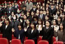 NFC 키링 갖다대면 장학자료 바로…서울 초등교사, 자료 접근 쉬워진다