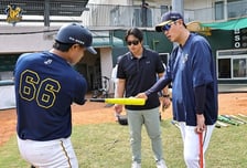 '대만서 지도자 시작' 이대호 향한 호평... 사령탑 "日시절 고참에게도 직언했기에 모셔왔다→야구 지능 배워야"