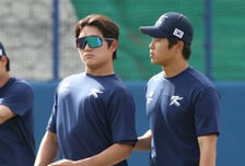 [포토] 김택연 '영현 형이 미니 가슴을 불뚝'