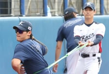 [포토] 조병현 '튜빙으로 허리 강화'