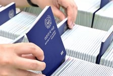 "여권 재발급 빨리 받아야겠네"…20년 만에 수수료 인상