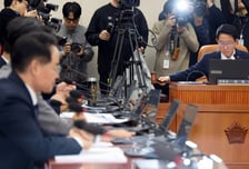 여야 대치에 불똥 맞은 '대미투자특위'