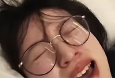 출산 고통 아내 '23시간 생중계'한 남편..."신체 노출·기저귀 광고까지"