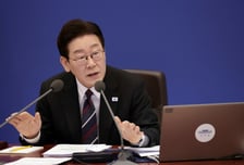 이 대통령 "감사합니다"...'100원 생리대' 깨끗한나라, 주가도 급등