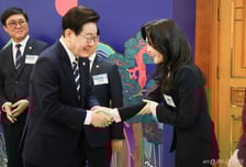 [속보]李 대통령, 관광전략회의서 "관광 대도약 출발점 되길…이부진 등 많은분께 감사"