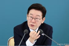 이재명 대통령 "무안 공항 폐쇄, 무한대로 끌 수 없어…신속 협의하라"