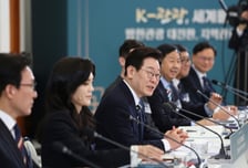 '코스피 6000' 축포 대신 '관광객 3000만' 논의한 靑…김용범 "답은 현장에"