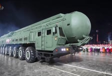 [속보] 北, 어제 김일성광장서 9차 당대회 기념 열병식 개최