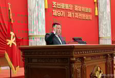 [속보] 김정은 "우리 안전환경 다치게하면 韓 완전붕괴 배제 못해"