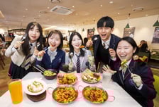 "교복 입고 떡볶이 먹으러"…에버랜드, 3월은 '매운맛 스쿨'