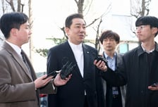 김병기 첫 경찰 출석…"모든 의혹 해소하고 명예 회복하겠다"