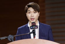 [속보] '박수홍 돈 수십억 횡령' 친형, 징역 3년6개월 확정