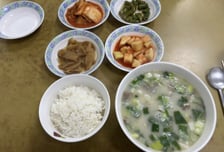 "첫손님 여자 NO, 머리 묶고 들어와!"…제주 유명 맛집 성차별 논란
