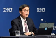 이창용 "3개월 내 금리 동결 유력…환율 안심 이르다"