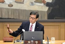 [속보]이창용 "美 상호관세 무효 판결, 수출 등 성장전망 영향 제한적"