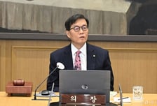 이창용 "3개월 내 금리 올려야 한다는 논의 없었다"