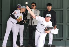 [포토] 사우어 '위력적인 불펜 피칭'