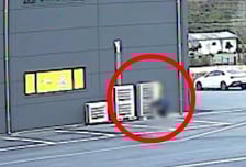 80대 '노후자금' 다 날릴 뻔..."커피 한 잔" 수거책 잡은 식당 주인