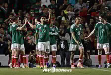 '한국과 같은 조' 멕시코, 국내파로 아이슬란드에 4-0 대승