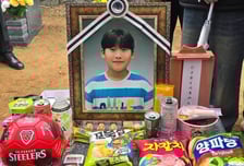 안타깝게 세상 떠난 '13살 소년 팬'... 포항·김천 서포터스, 개막전서 추모