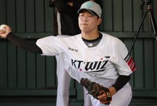 [포토] 김정운 '우루마 옆구리 강타'