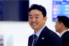 [속보]강훈식 비서실장 "UAE와 방산 350억달러 포함, 650억달러 사업 추진하기로"