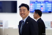 UAE 갔던 강훈식 실장, '650억불' 따왔다…방산 협력만 '350억불'