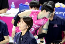 [포토]'뭔가 꼬인건가?' 요시하라 토모코 감독