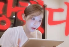 강민경 "생방 중 눈 안 보여, 눈곱 때문인 줄"…아찔 경험 고백