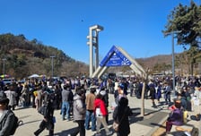 "졸업앨범 찝찝해"...30만원 스냅사진 찍고 4000원 인생네컷 우르르