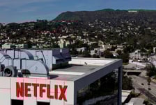 넷플릭스, 워너 인수 접는다…'해리포터' 파라마운트 품으로?